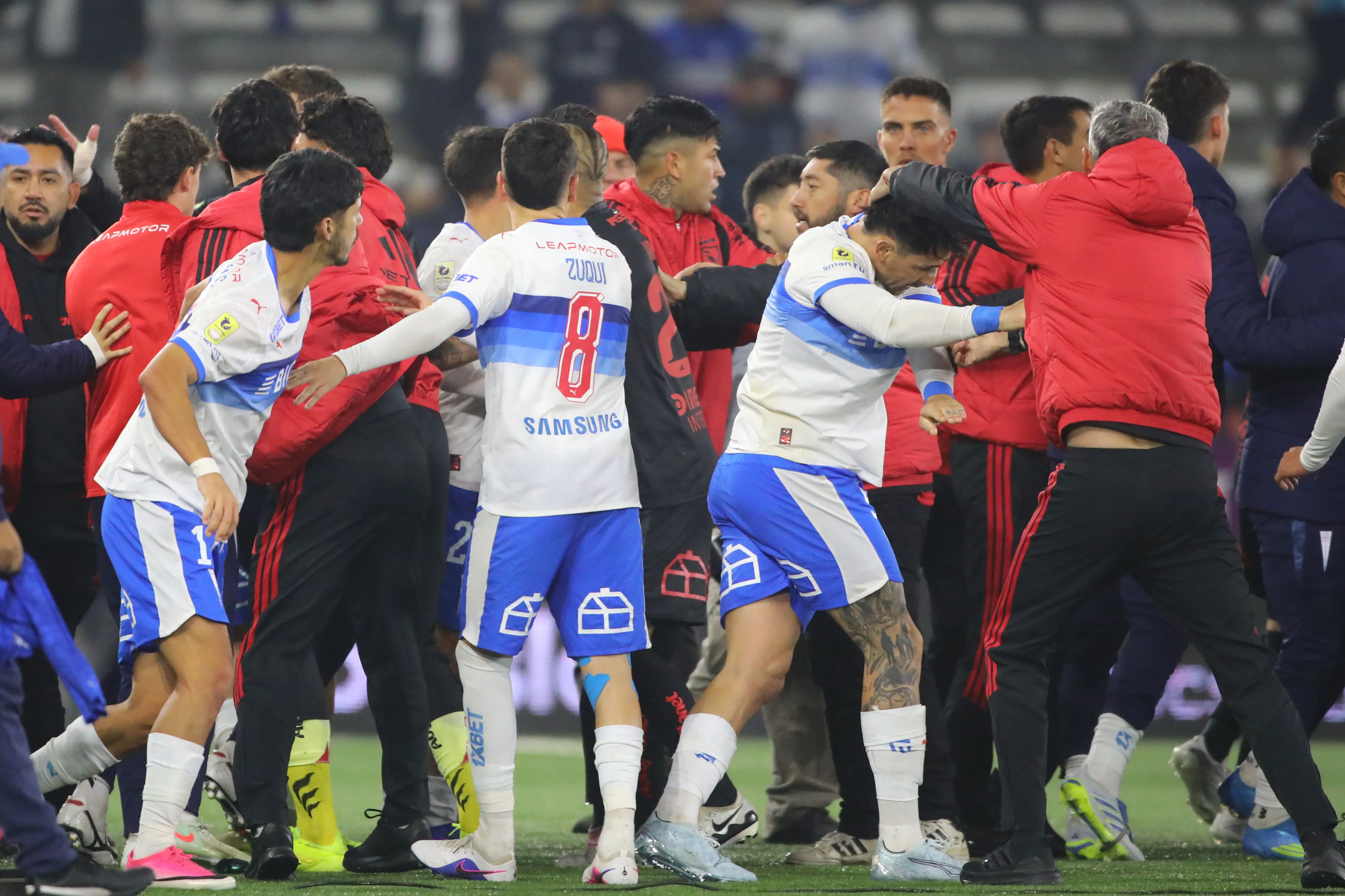 El clásico terminó con polémica en el Claro Arena | Photosport
