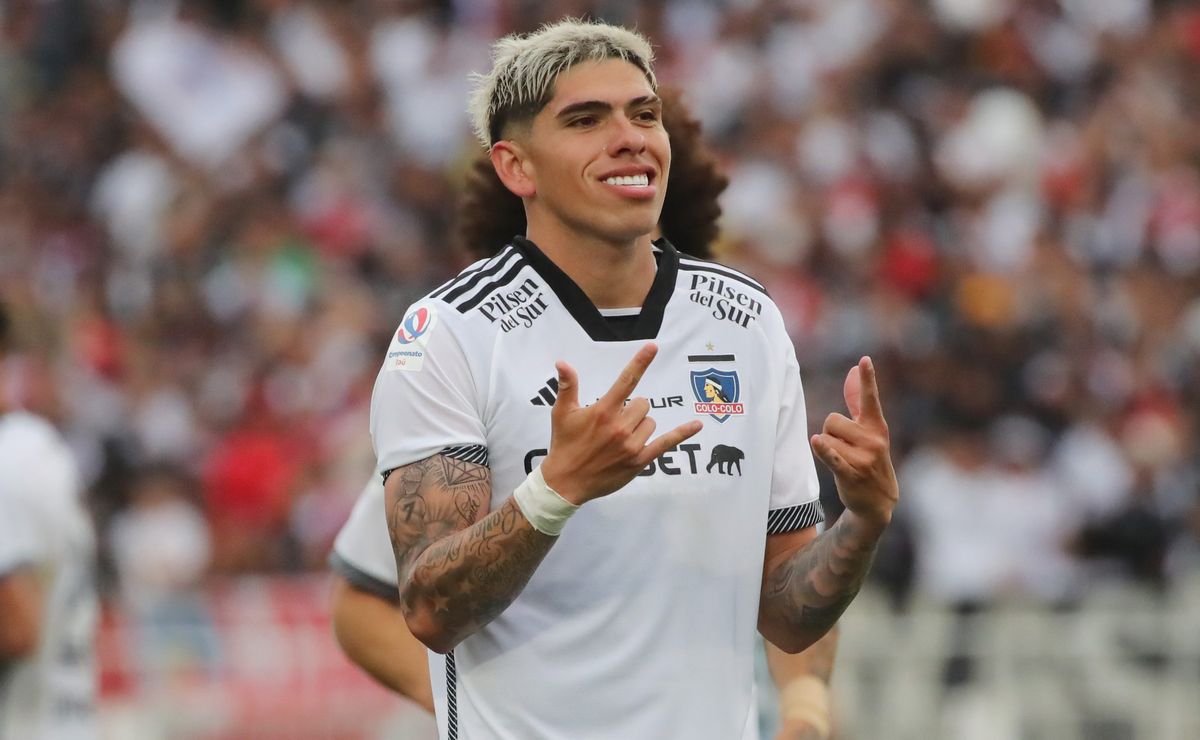 Aníbal Mosa ilusiona a los hinchas de Colo Colo con posible regreso de Carlos Palacios: “Hable con él”