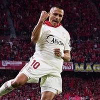 Hinchas del Sevilla blindan a Alexis y exigen su continuidad