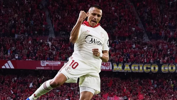 Alexis Sánchez se gana el respaldo de los hinchas del Sevilla.