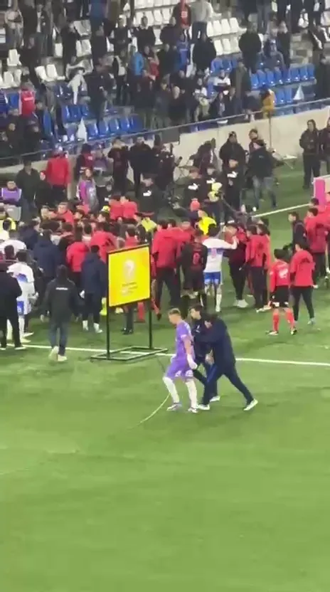 Bernedo siendo retado por Garnero. (Foto: Siempre Pasa Algo).