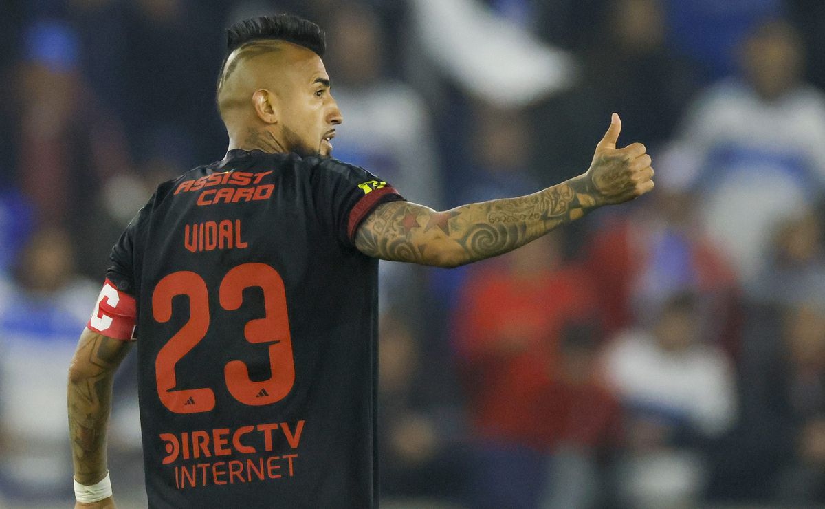 Nunca había pasado en Colo Colo: el negativo récord de Arturo Vidal con su autogol