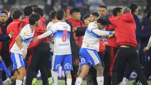 Colo Colo y Universidad Católica terminaron a los combos, algo que el informe arbitral no dejó pasar.