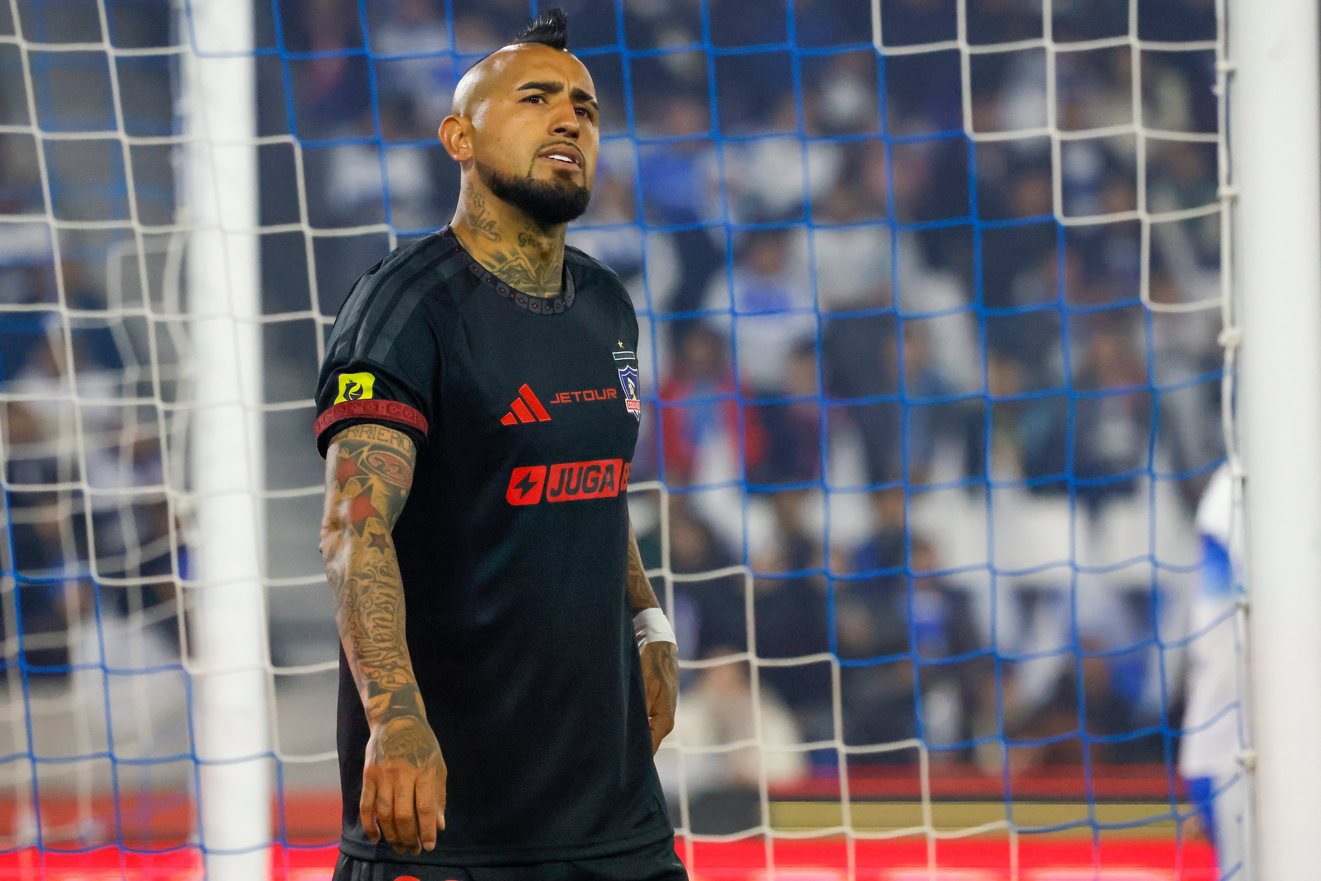 Arturo Vidal fue clave en el clásico por su juego y su garra para defender a Colo Colo. Foto: Photosport.