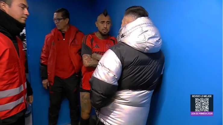 El encuentro de Vidal y Medel en el clásico.