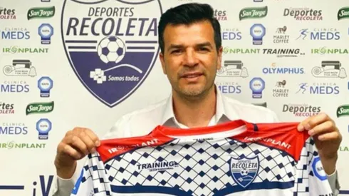 Sebastián González trabaja en Recoleta.