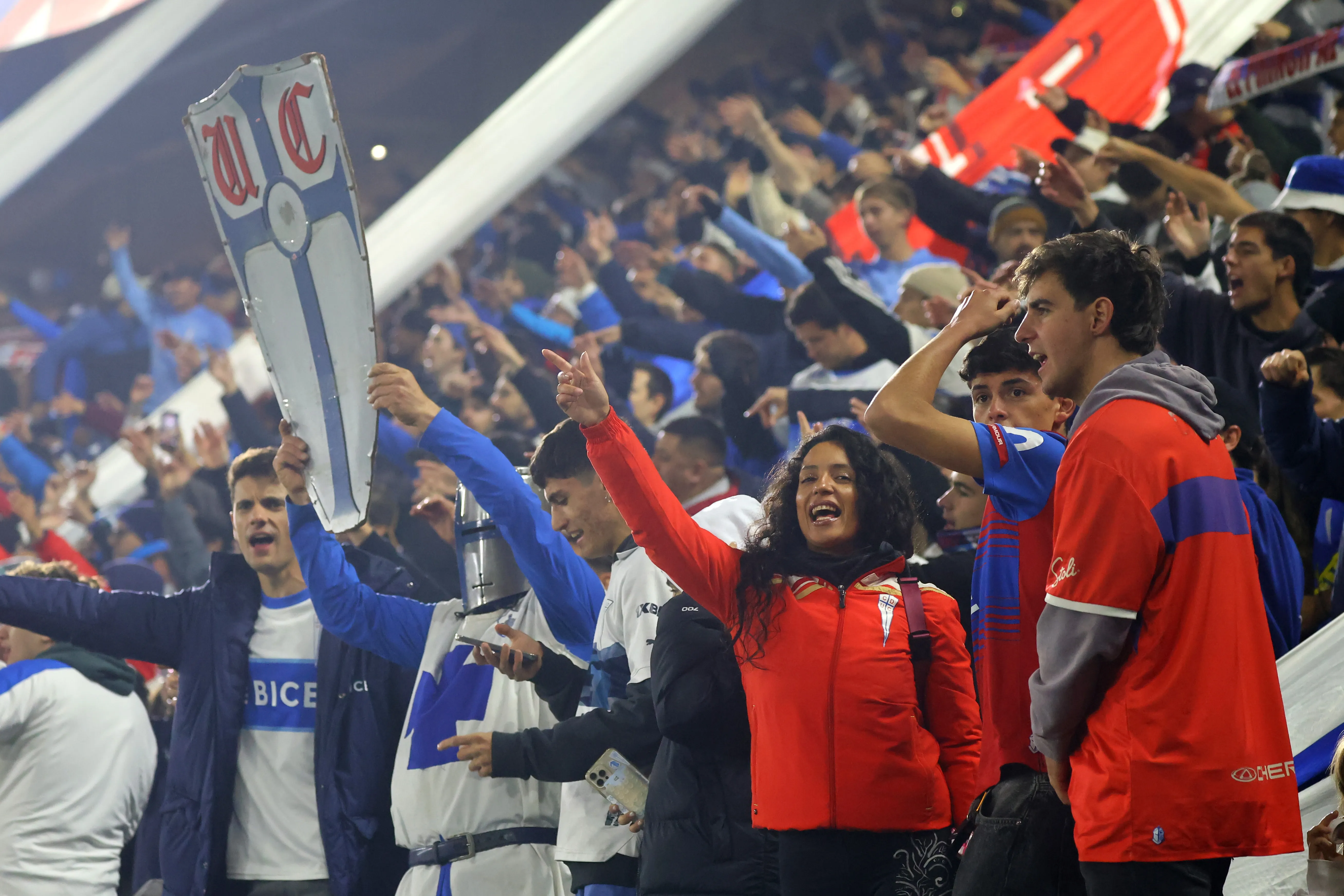 Claudio Borghi aseguró que ha tenido algunos malos con los hinchas de Católica. | Foto: Photosport.