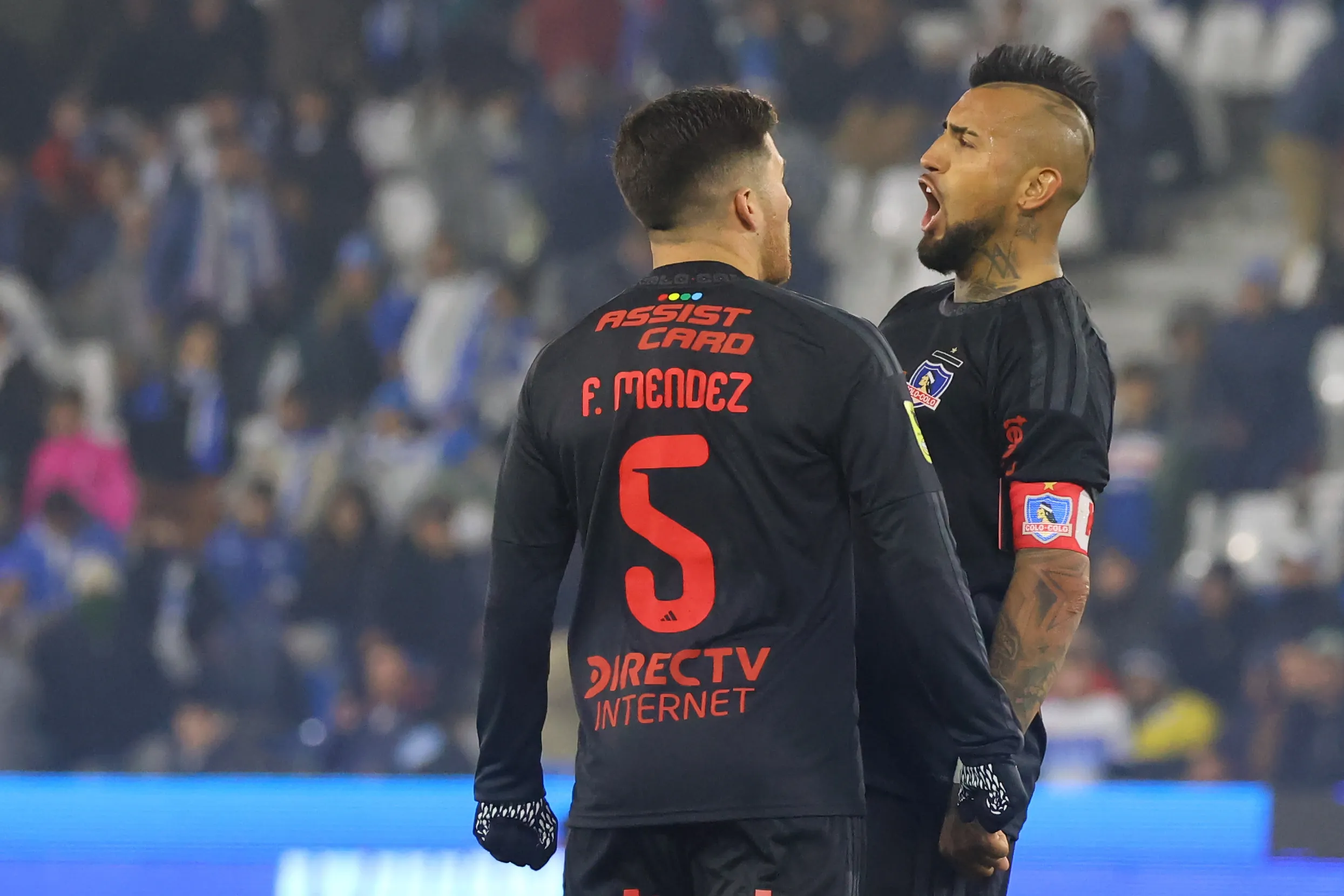 Vidal lo pasa bien dentro de la cancha, mal fuera de ella | Photosport