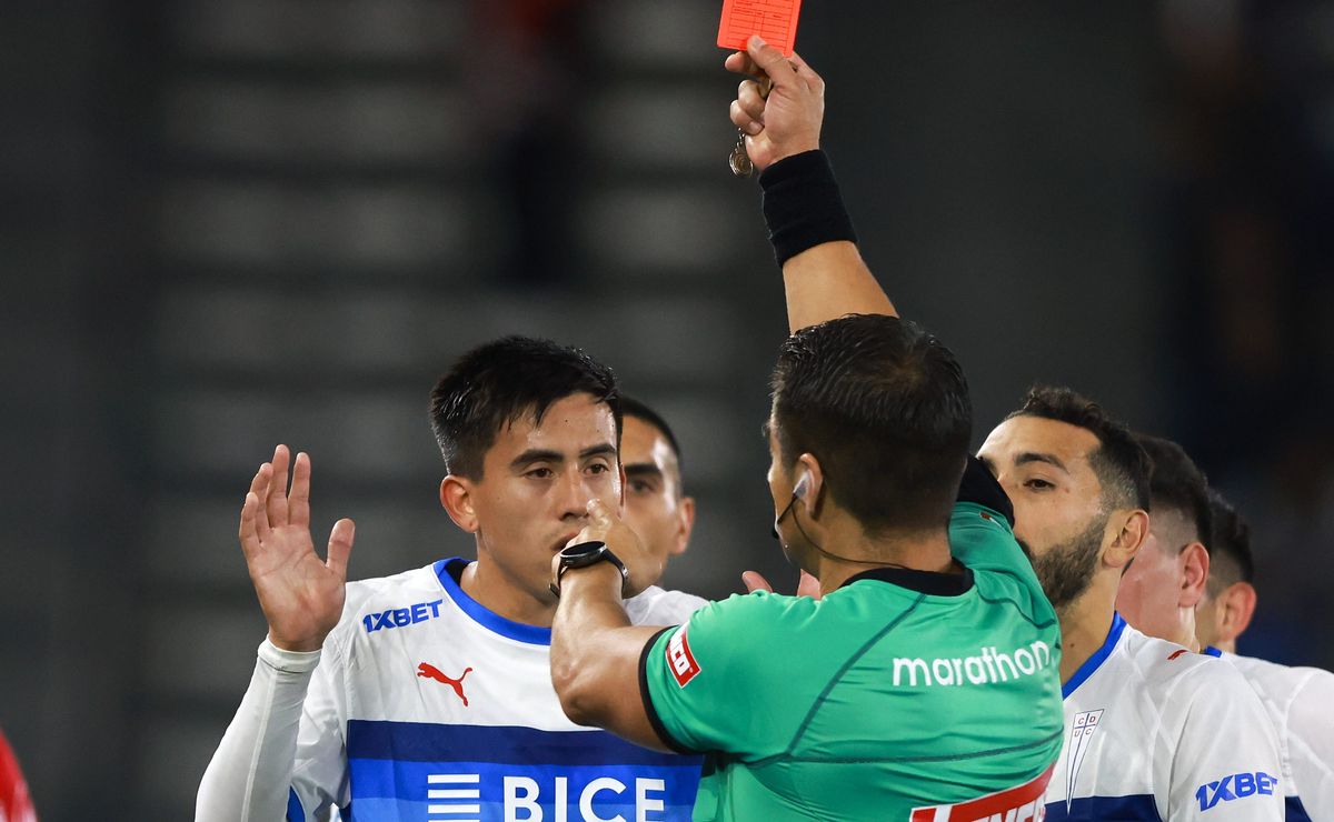 Universidad Católica piensa que tendrá “todo en contra” vs Boca Juniors y evita enredarse con el árbitro Wilmar Roldán