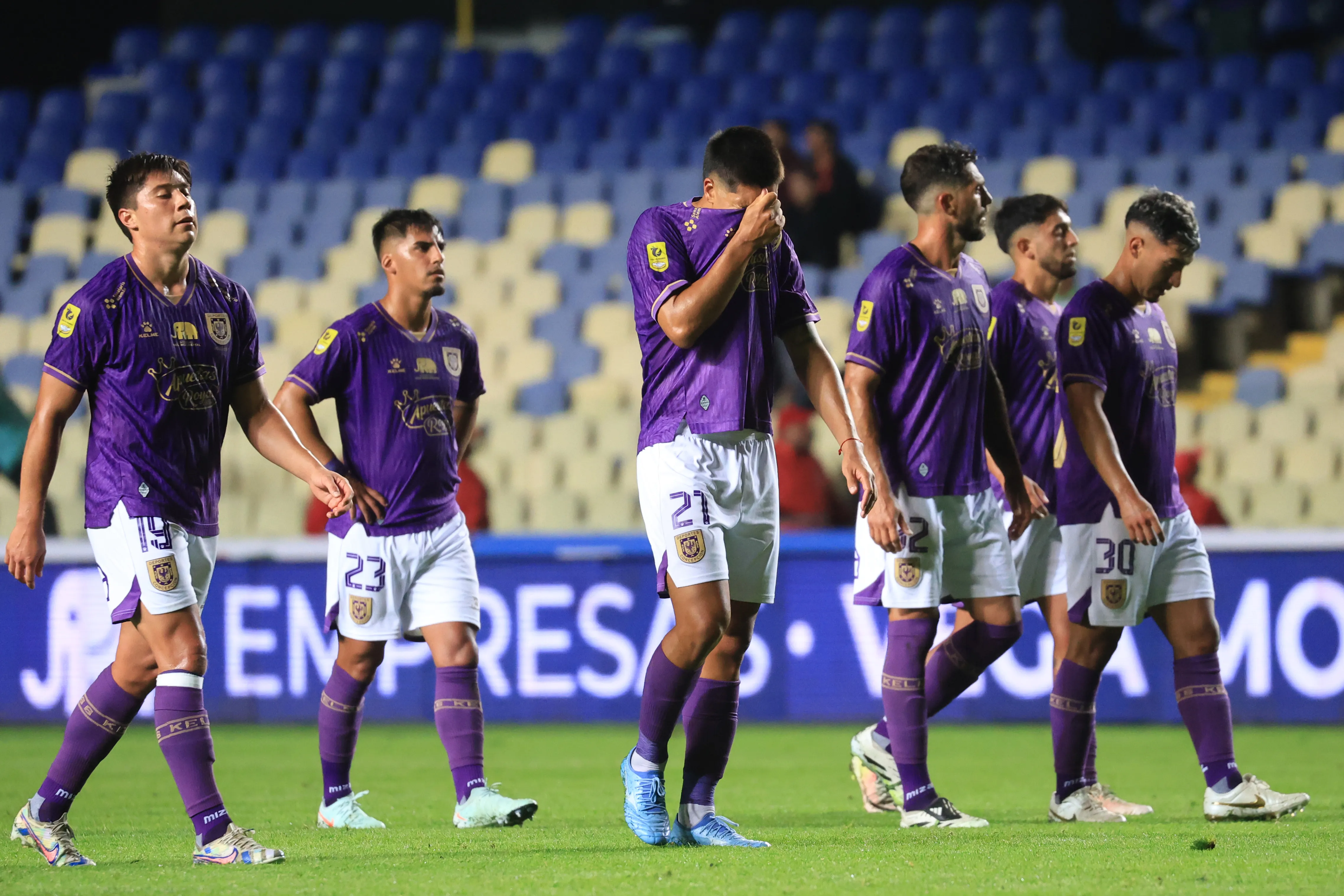 Deportes Concepción en la Liga de Primera 2026 ya lleva dos entrenadores despedidos. | Foto: Photosport.