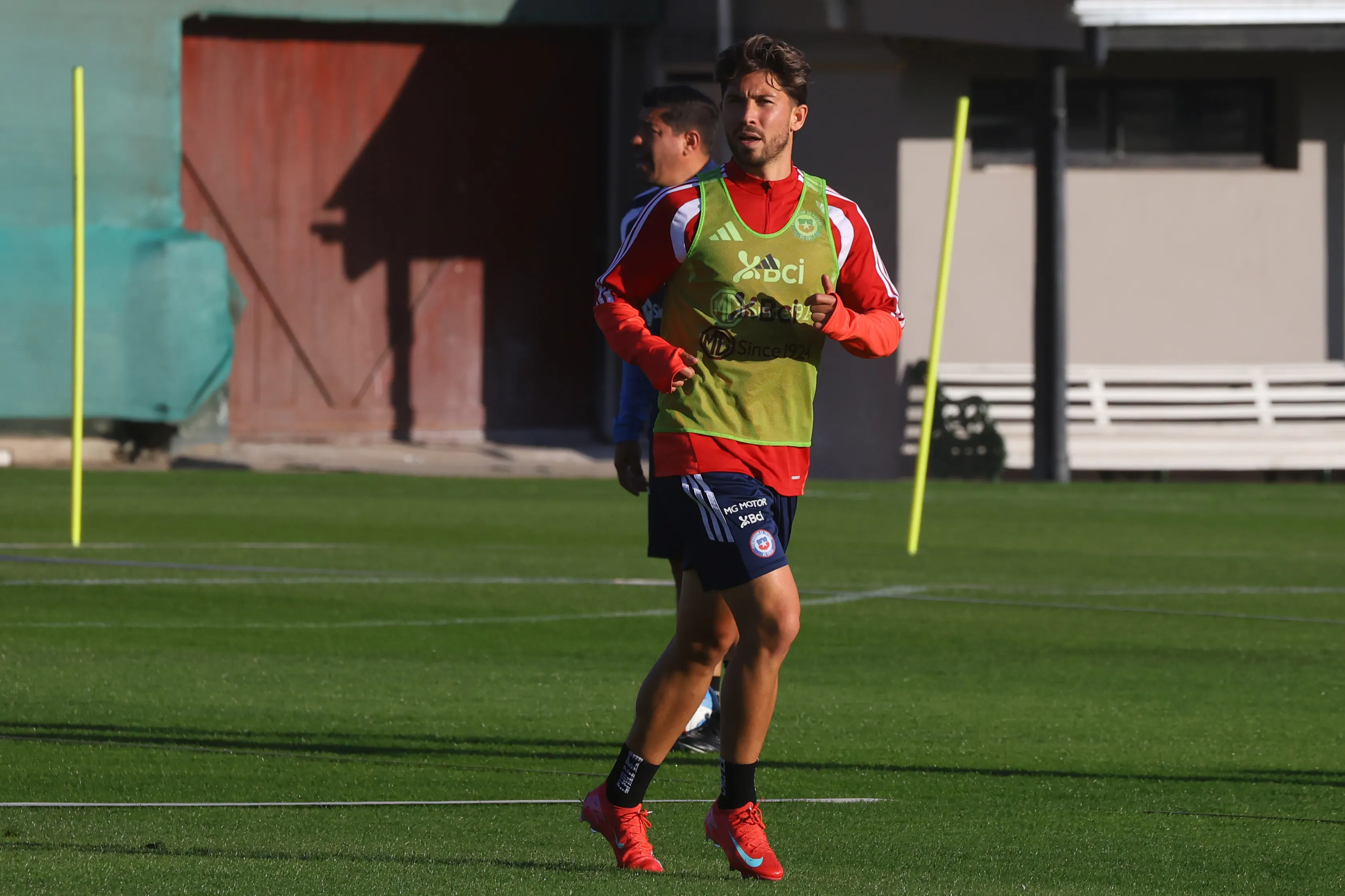 Felipe Loyola, pese a jugar como mediocampista en el Pisa, fue visto en Chile como lateral. Foto: Photosport.