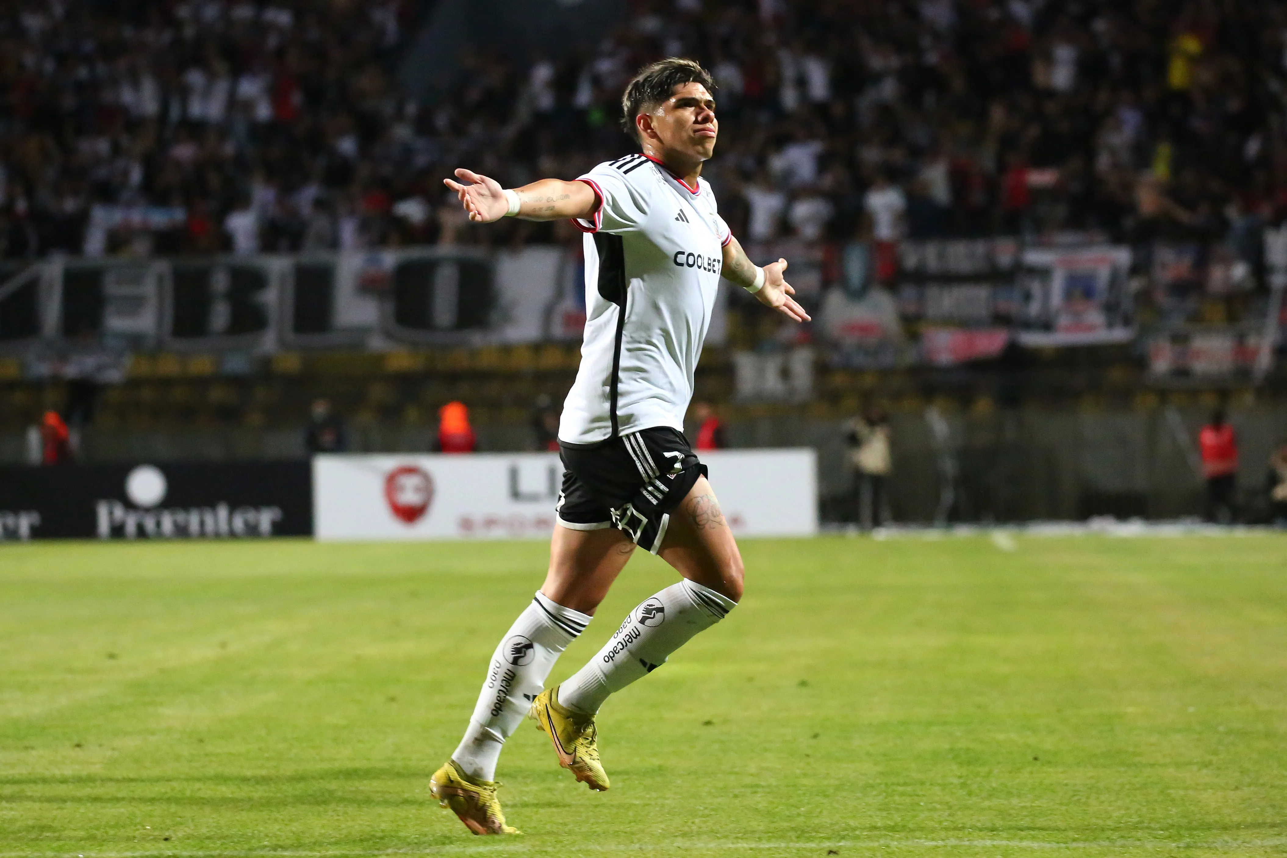 Carlos Palacios ve con buenos ojos volver a Colo Colo. (Photo by Marcelo Hernandez/Getty Images)