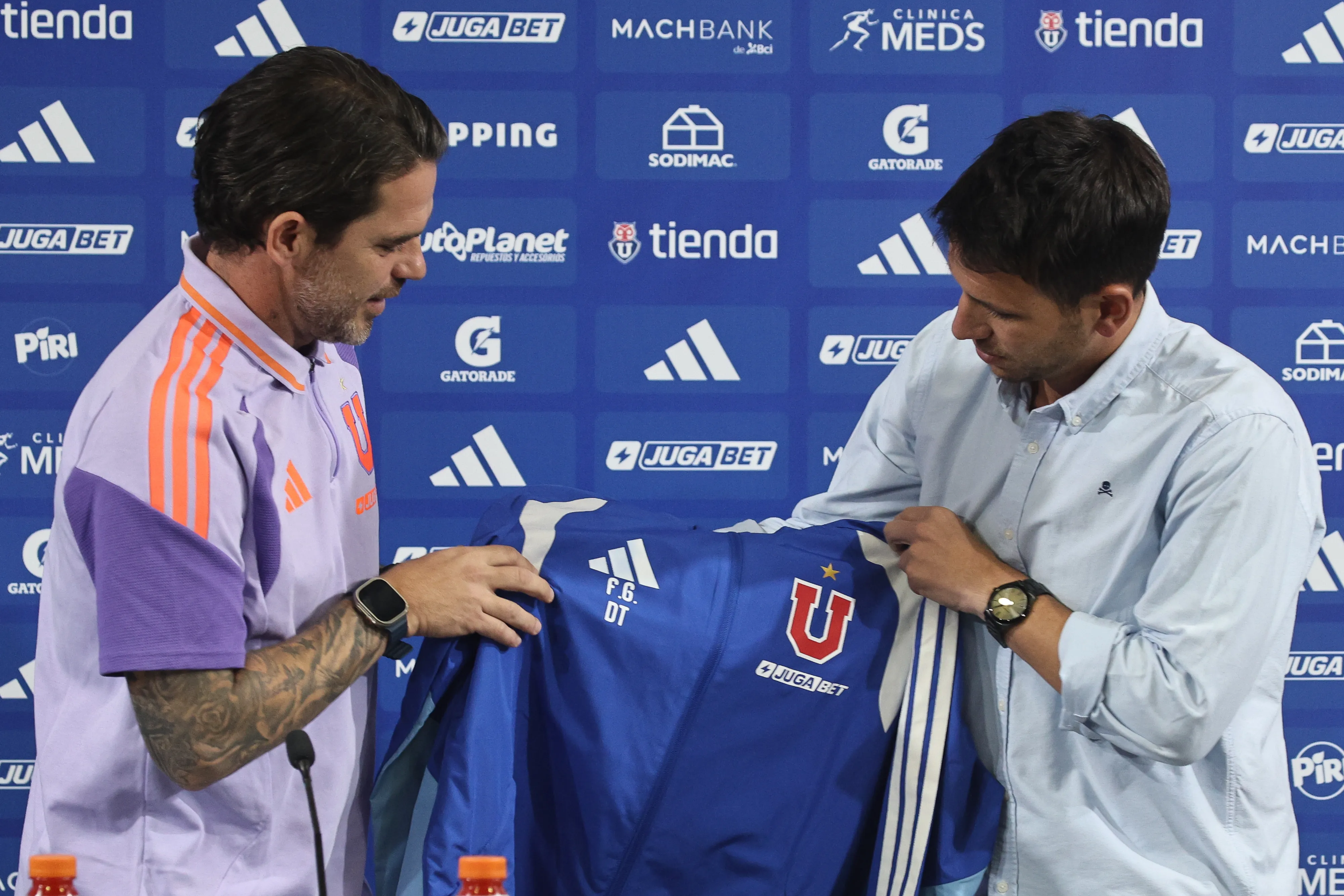 Fernando Gago vivirá por primera vez la política de refuerzos de la U con Manuel Mayo. Foto: Diego Martin/Photosport
