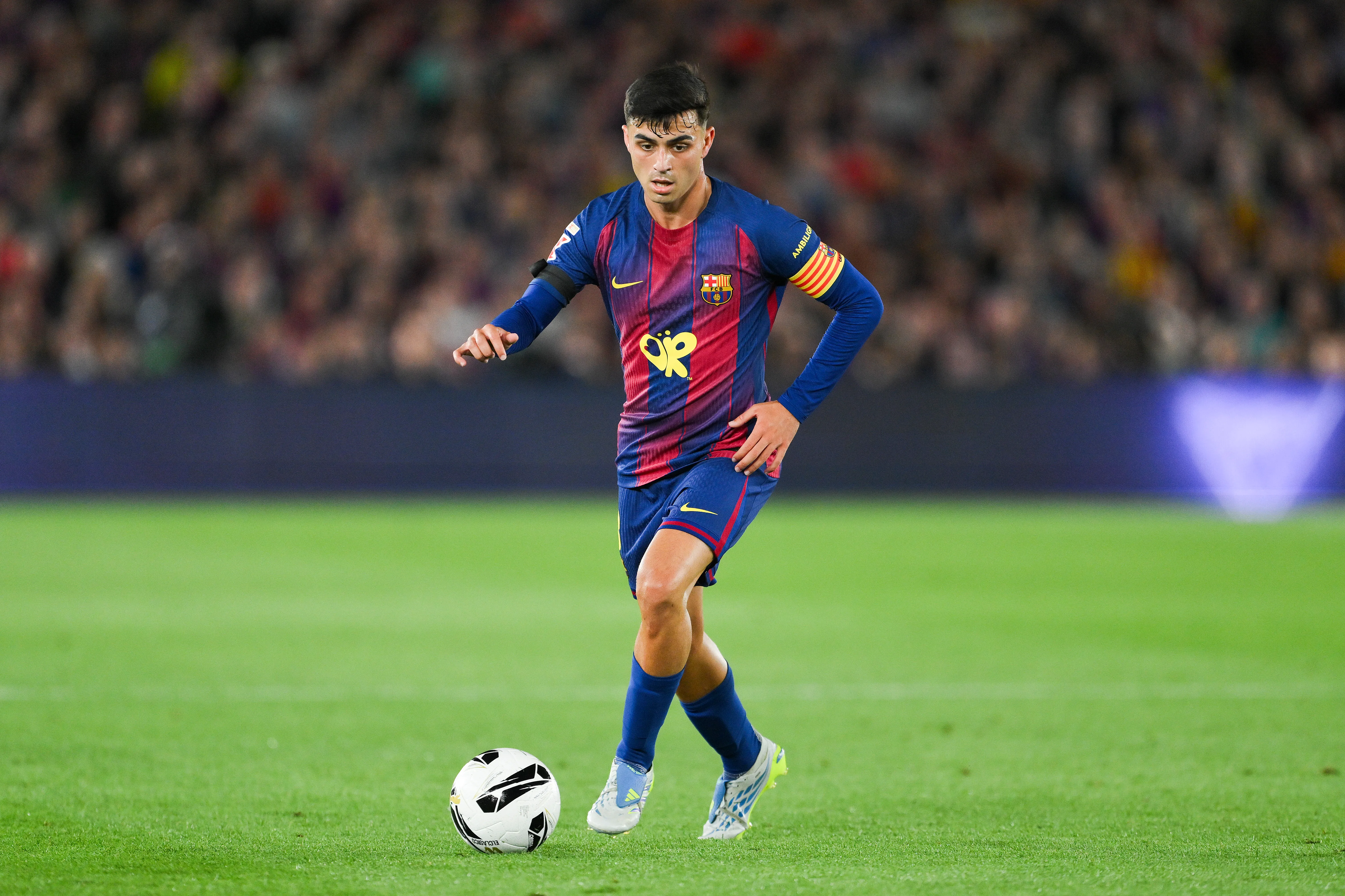Pedri en acción por el Barcelona de España. (David Ramos/Getty Images).