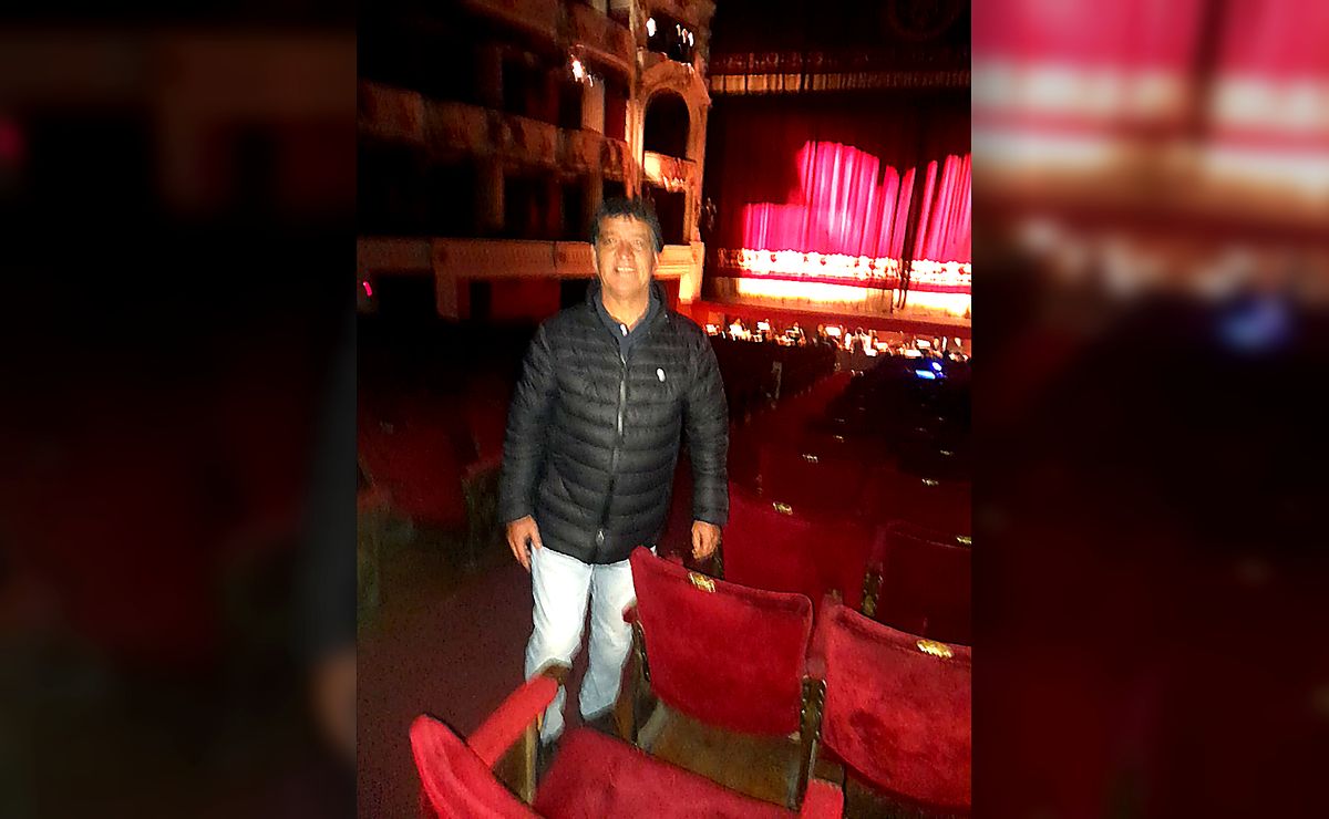 Es goleador histórico de Deportes Melipilla y trabaja en el Teatro Municipal hace 17 años: “Tengo hartas fotos en el celular”