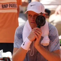 ¡Impacto mundial! El calor tumba a Sinner y queda eliminado de Roland Garros