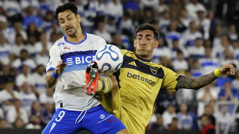 Futbol, Universidad Catolica vs Boca Juniors. Copa Libertadores 2026. El jugador de Universidad Catolica Fernando Zampedri, izquierda, disputa el balon con Lautaro Di Lollo de Boca Juniors durante el partido del grupo D de la Copa Libertadores realizado en el Claro Arena de Santiago, Chile. 07/04/2026 Andres Pina/Photosport Football, Universidad Catolica vs Boca Juniors. 2026 Copa Libertadores Championship. Universidad Catolica player Fernando Zampedri, left, vies for the ball against Lautaro Di Lollo of Boca Juniors during a Copa Libertadores Championship group D match at Claro Arena in Santiago, Chile. 07/04/2026 Andres Pina/Photosport