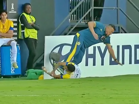¡Amarilla profe! Almirón víctima de patadón de su jugador en Ecuador