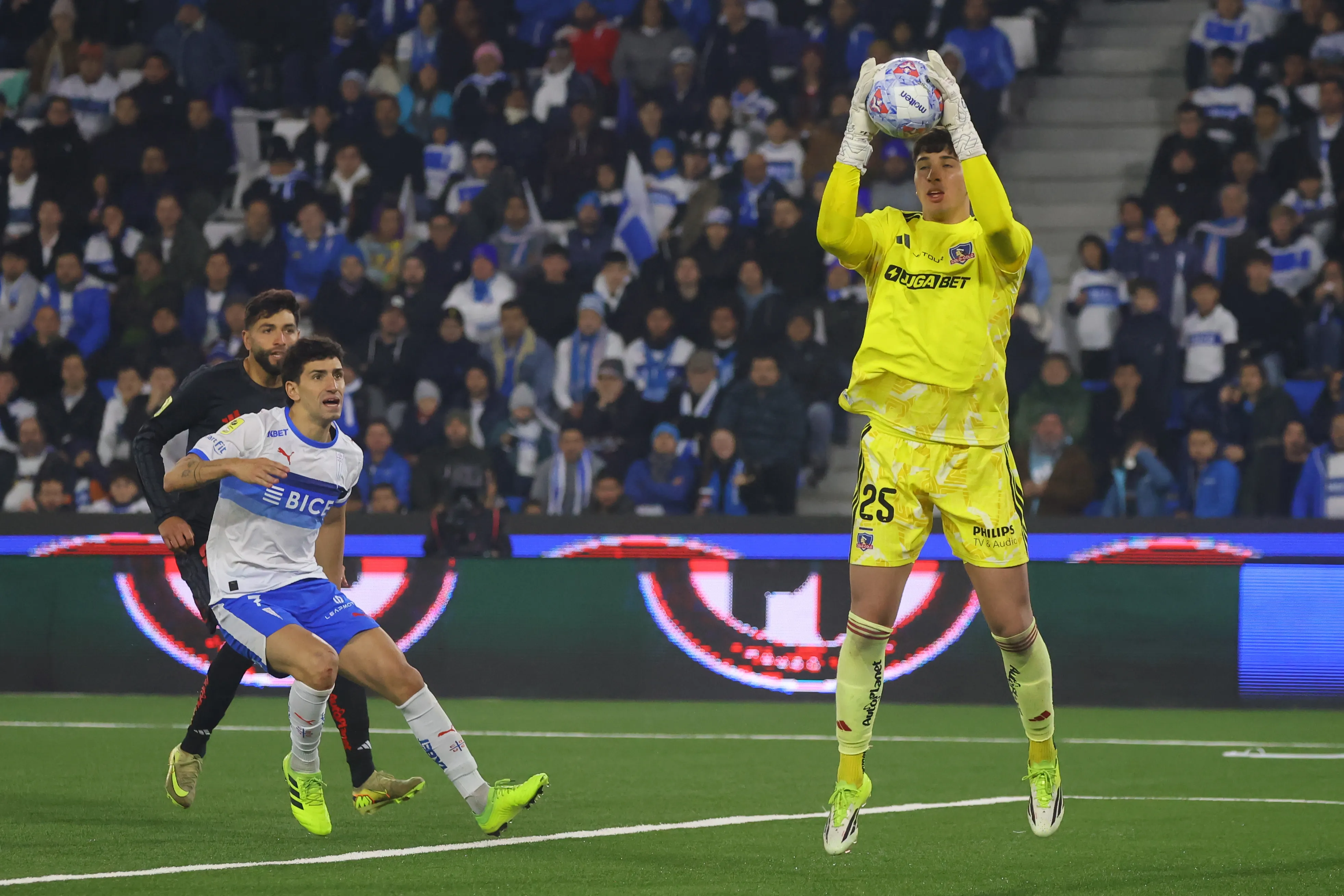 Gabriel Maureira en acción frente a Católica. (Jonnathan Oyarzun/Photosport).