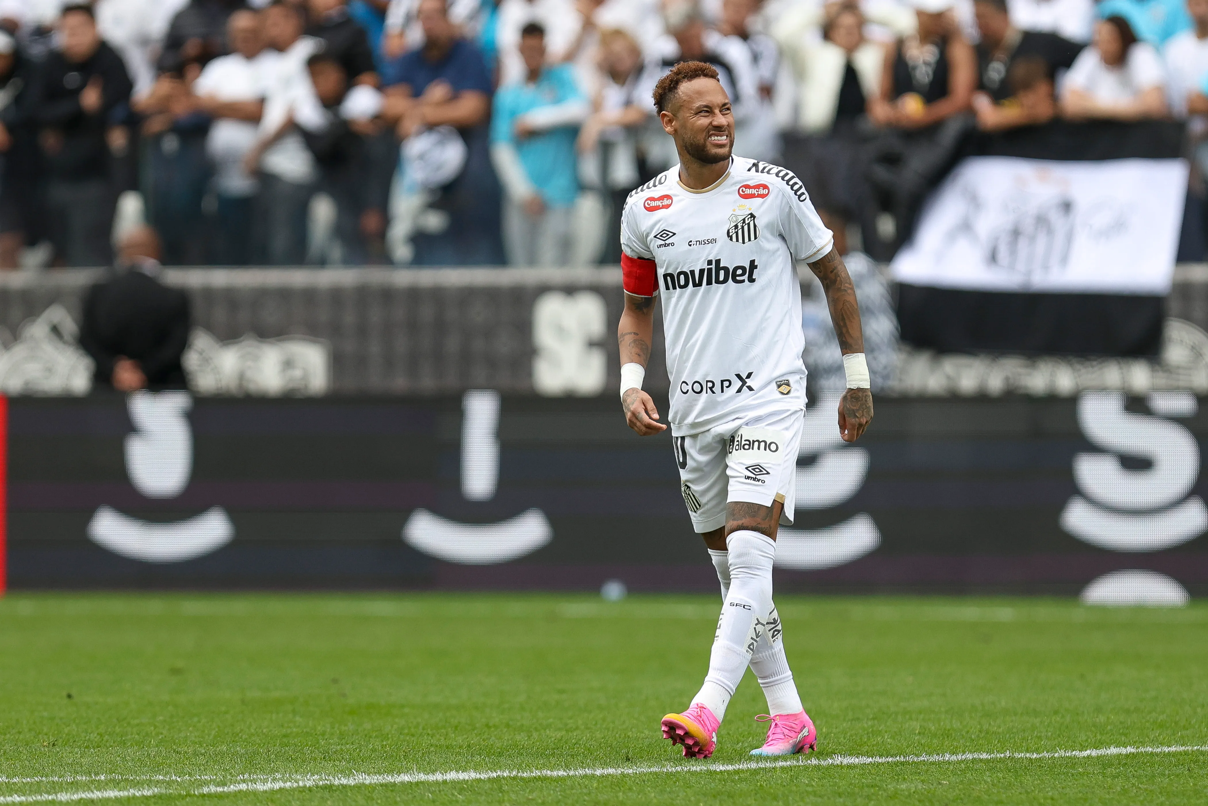 Neymar sufrió una lesión y en Brasil esperan por su recuperación | Getty Images
