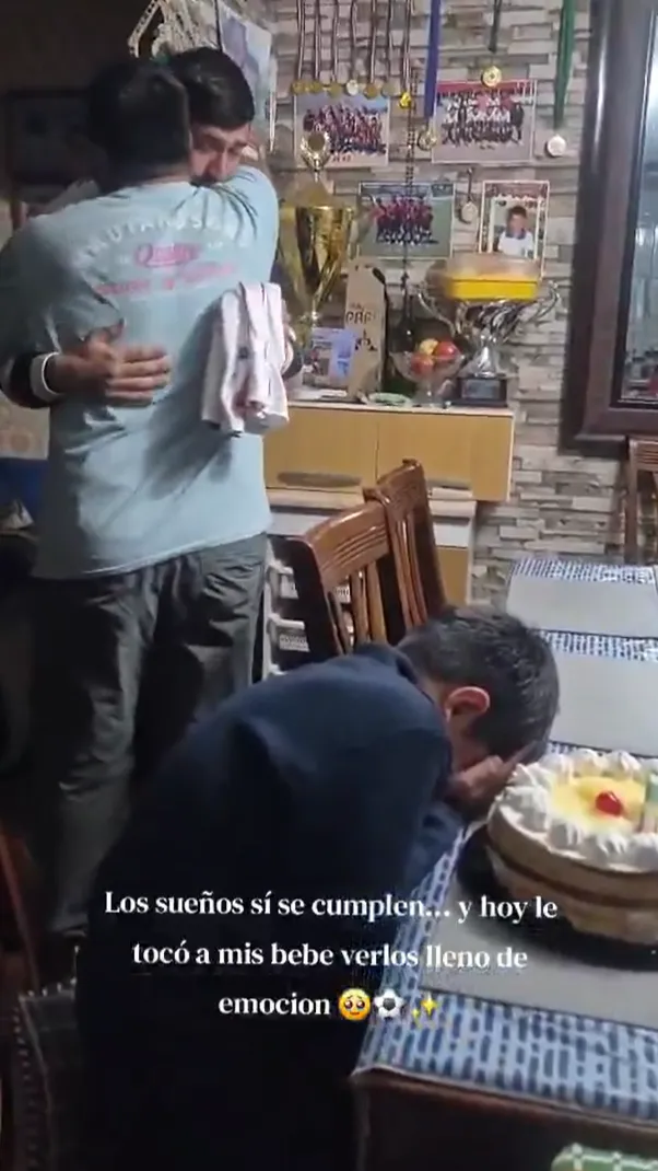 Un emotivo momento protagonizó Agustín Ortiz junto a un niño fanático suyo y cumpleañero. (Captura).
