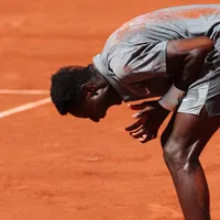 El showman Moïse Kouamé le mete miedo a Tabilo en Roland Garros