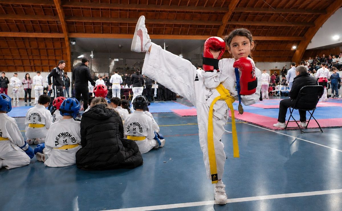 Tiene 8 años, hace patinaje artístico, equitación y es campeona de taekwondo: “Me encanta moverme”