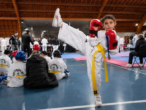 Tiene 8 años, hace patinaje artístico, equitación y es campeona de taekwondo