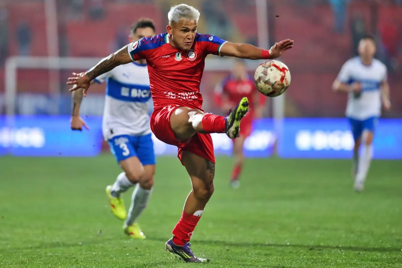 Axel Encinas, jugador por el cual le quitaron seis puntos a La Calera (Photosport)