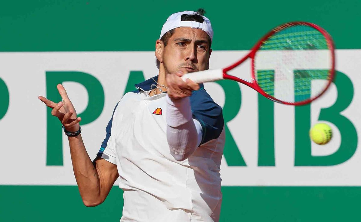 Alejandro Tabilo celebra: gana otro partido sin jugar en Roland Garros