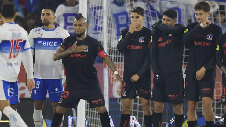 Arturo Vidal arengó a sus compañeros en Colo Colo.