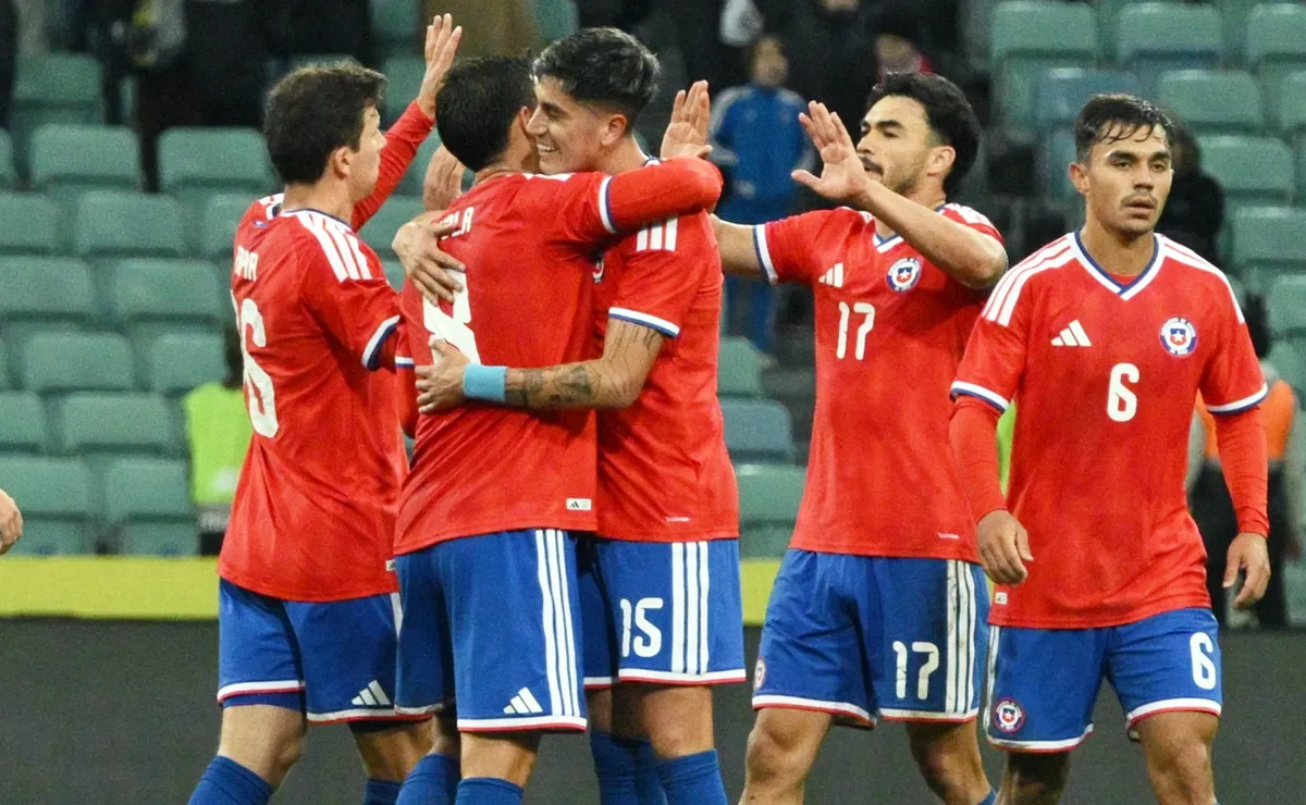Selección chilena confirma tres amistosos para fin de año Selección chilena confirma tres amistosos para fin de año