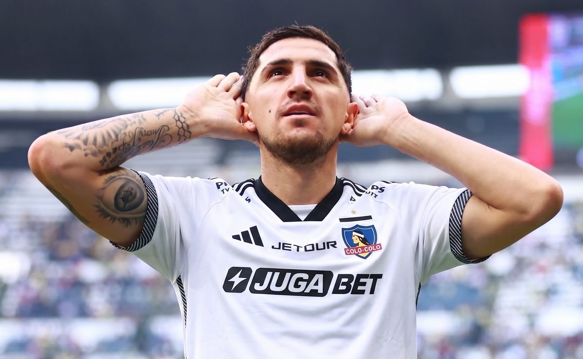 ¿Se acerca a Colo Colo? Vélez toma una decisión clave sobre el futuro de Diego Valdés