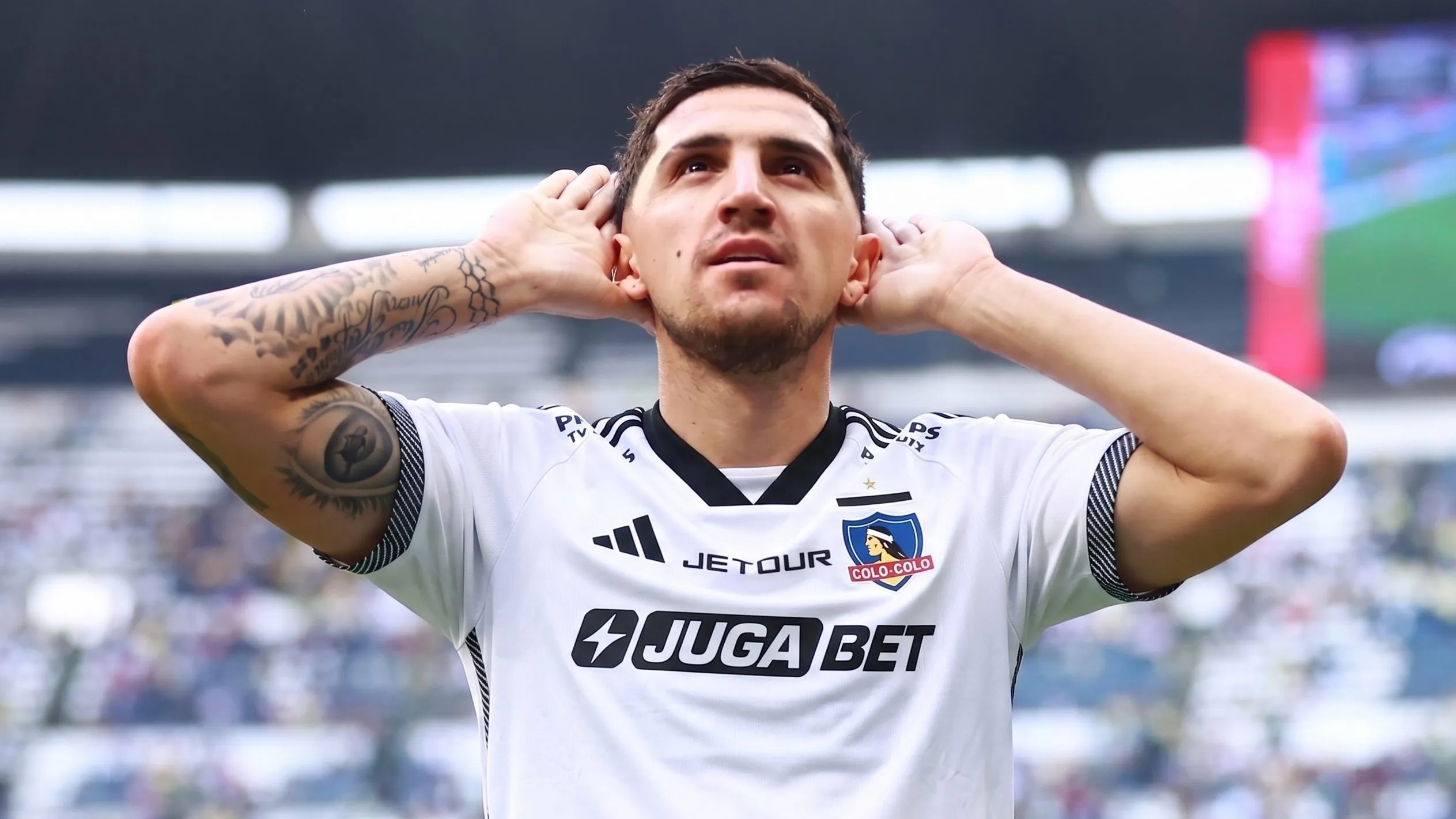 Si bien Luciano Cabral es opción, Colo Colo tiene a Diego Valdés como el favorito para ser su enganche. Foto: Gemini IA.
