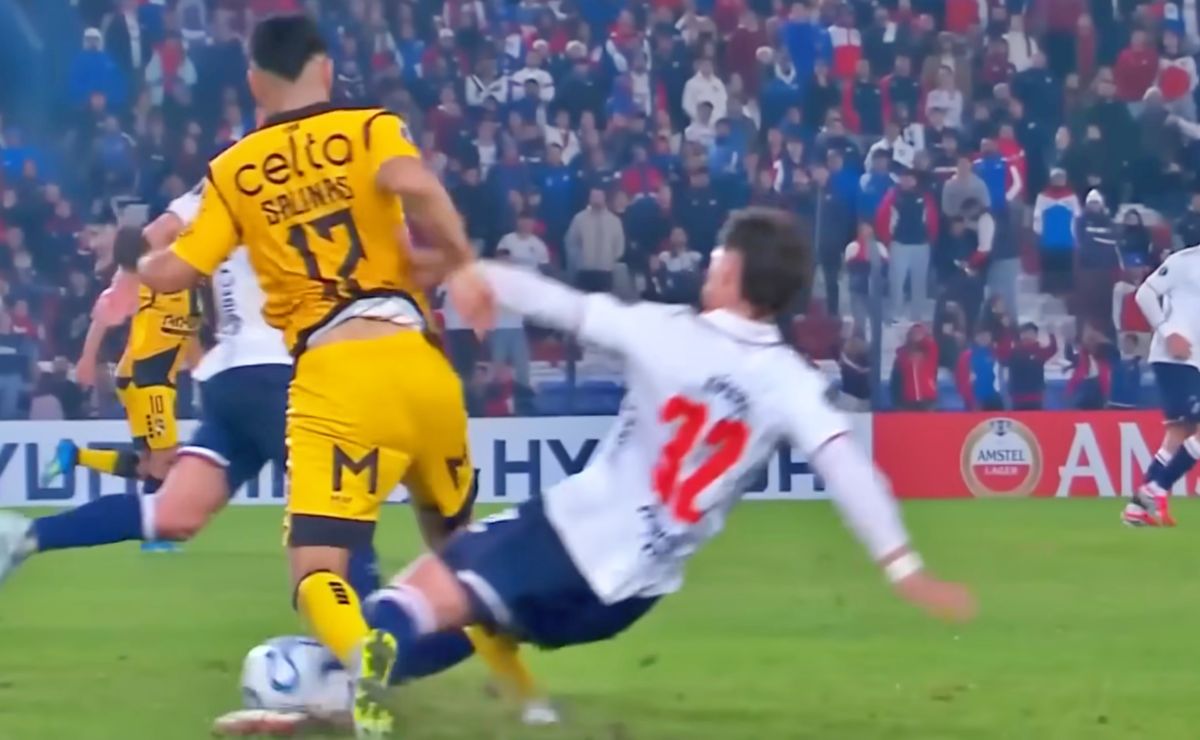Francisco Salinas es baja en la Selección por culpa de patada que negaron en Nacional