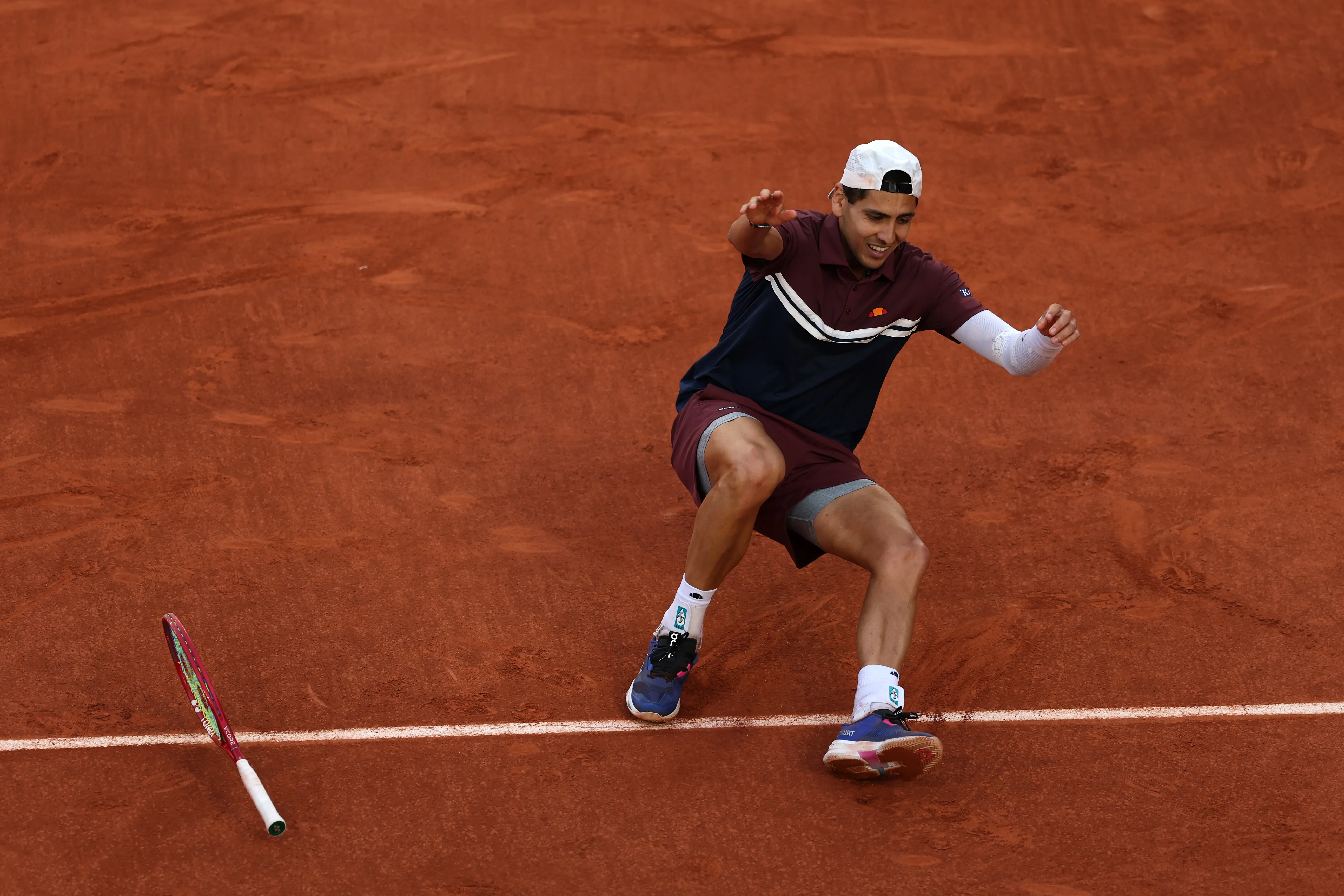 El chileno logró el triunfo en la tercera ronda de Roland Garros (Photo by Clive Brunskill/Getty Images)