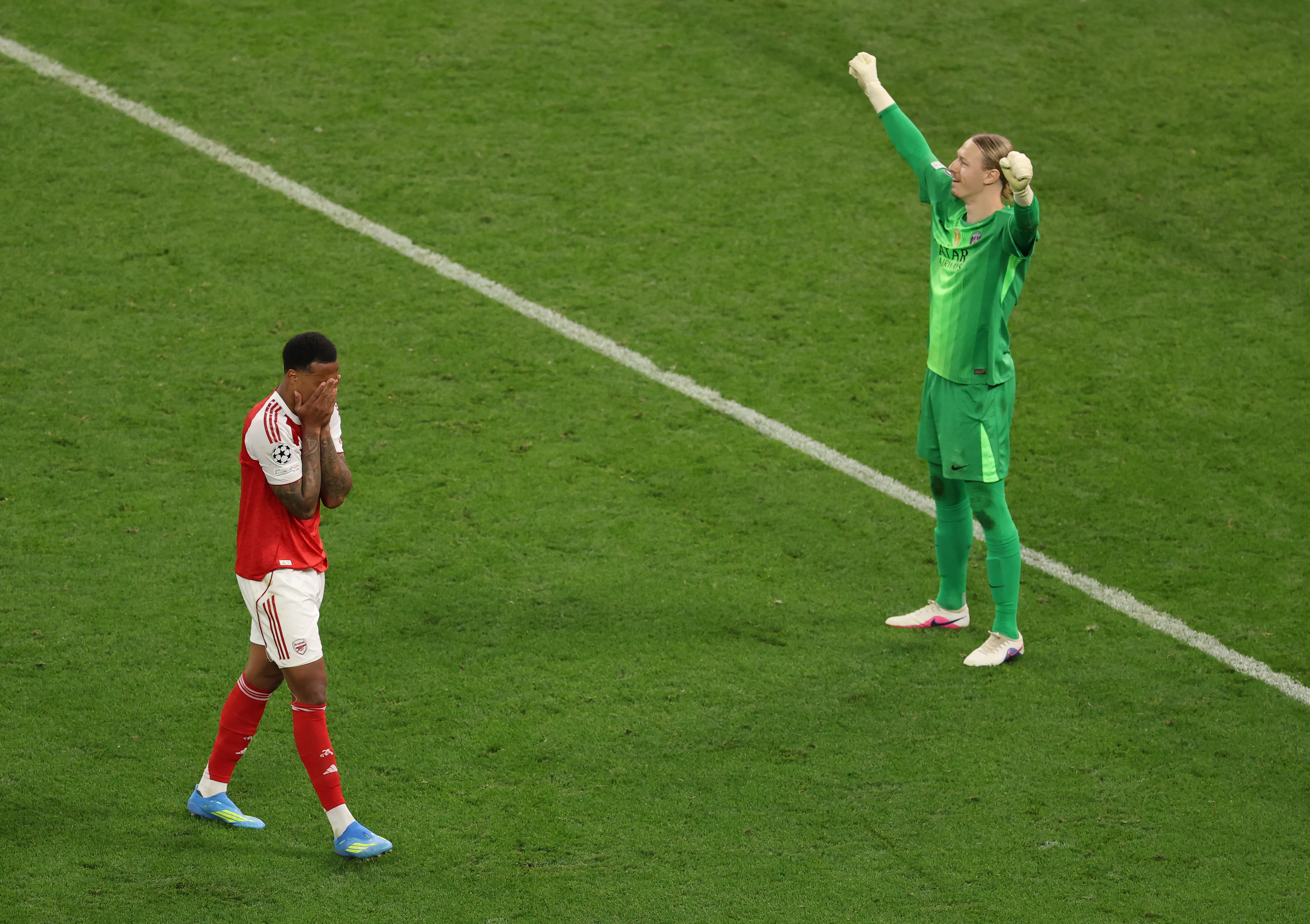 Gabriel se perdió el penal para que el Arsenal le entregara la Champions League al PSG. Foto: Getty Images.