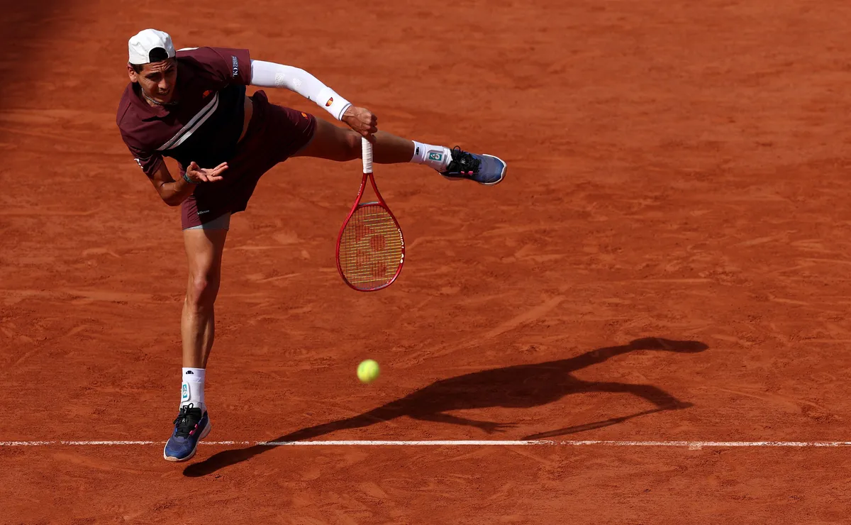 Alejandro Tabilo triunfa en Roland Garros junto a Miguel Ángel Reyes