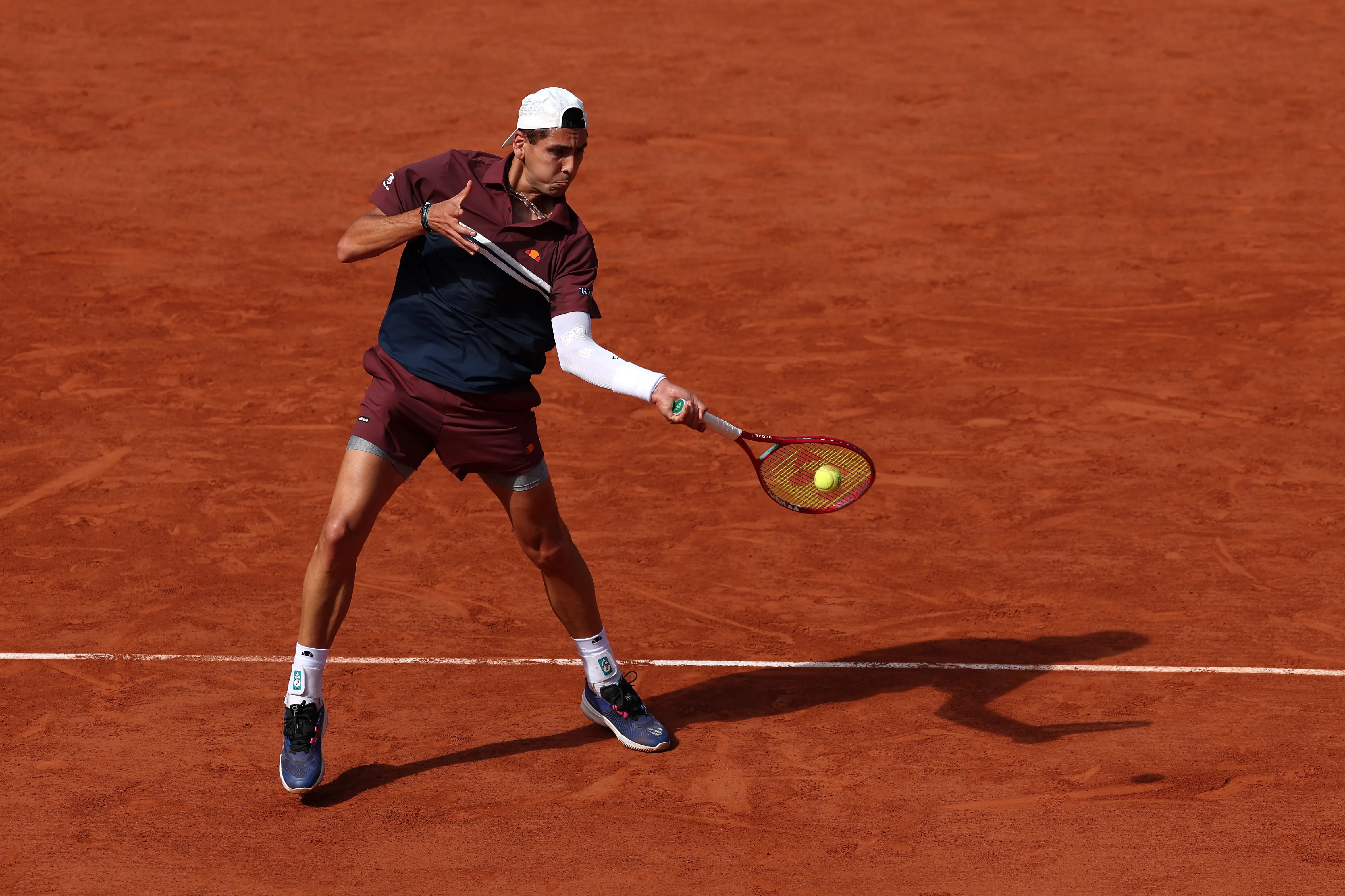 Alejandro Tabilo sigue firme en Roland Garros. (Photo by Clive Brunskill/Getty Images)