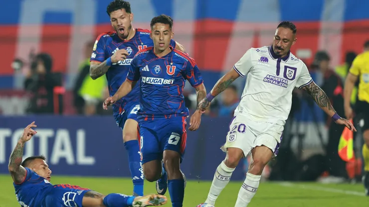 Lucas Assadi no tuvo un buen partido con la U y se lo hicieron saber.