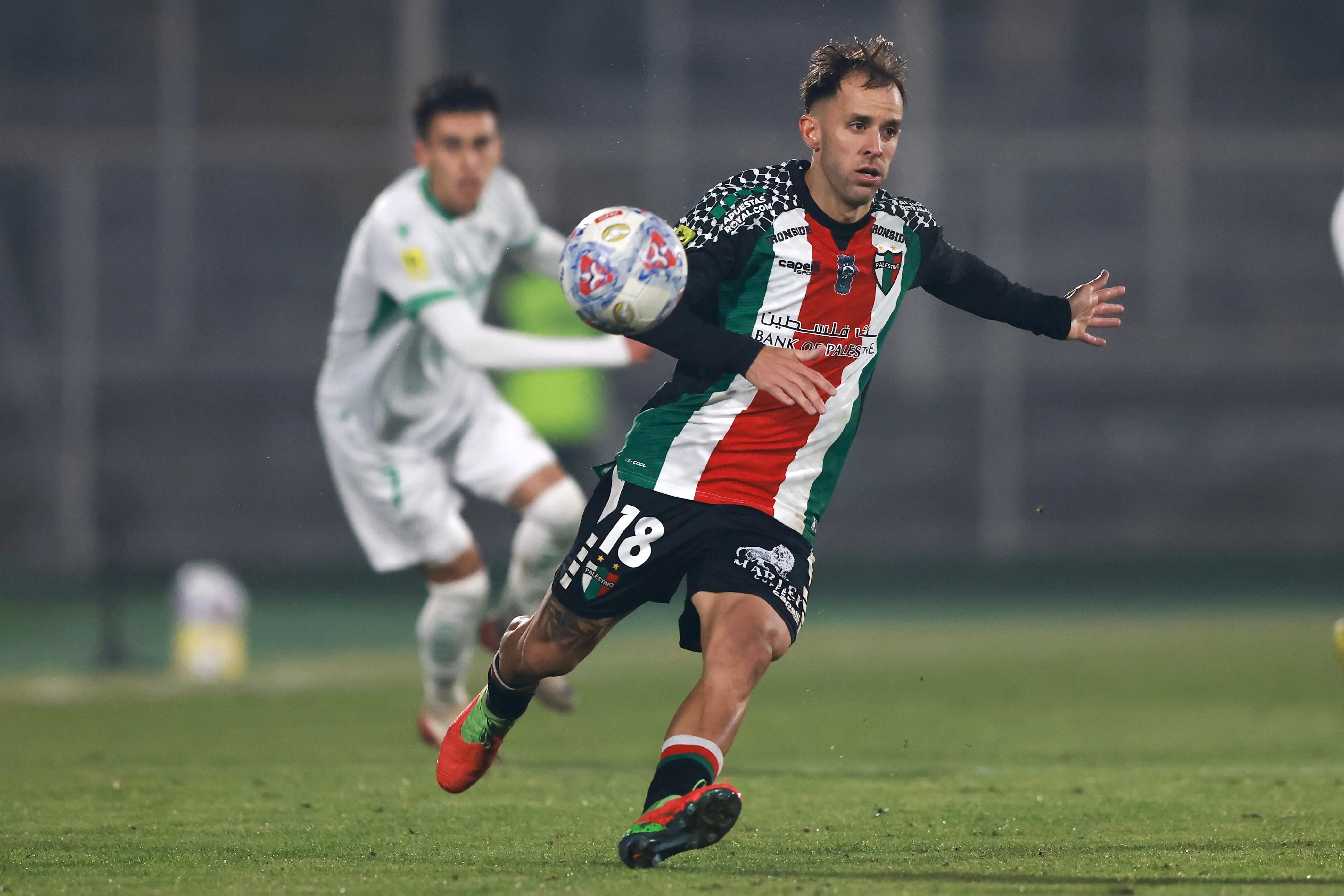 Sebastián Gallegos se fue expulsado tras doble amarilla ante Audax Italiano. Foto: Felipe Zanca/Photosport