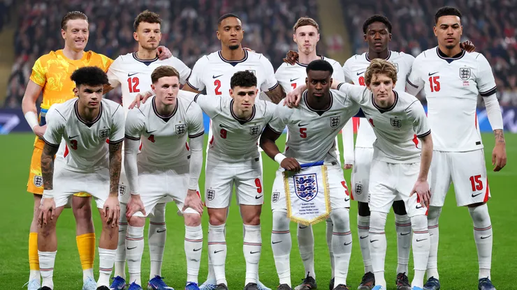 Inglaterra lidera el Grupo L.