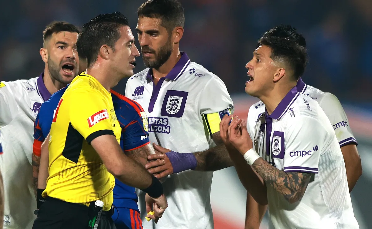 Árbitro revela el insulto de Diego Carrasco en polémico U. de Chile vs Deportes Concepción