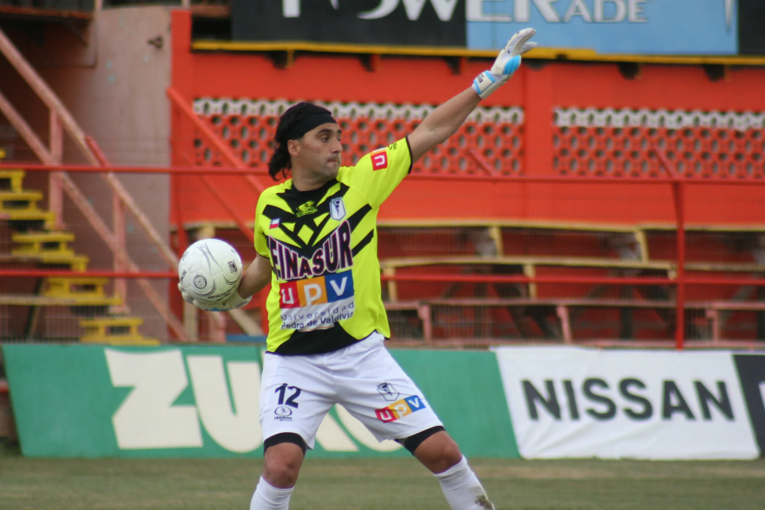 Jaime Caro en su época de golero. Hoy es entrenador de arqueros en Deportes Temuco. (JOY URQUIETA/PHOTOSPORT).
