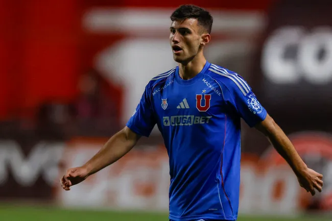 Felipe Salomoni se va de Universidad de Chile tras ser prácticamente borrado por Fernando Gago. | Foto: Photosport.