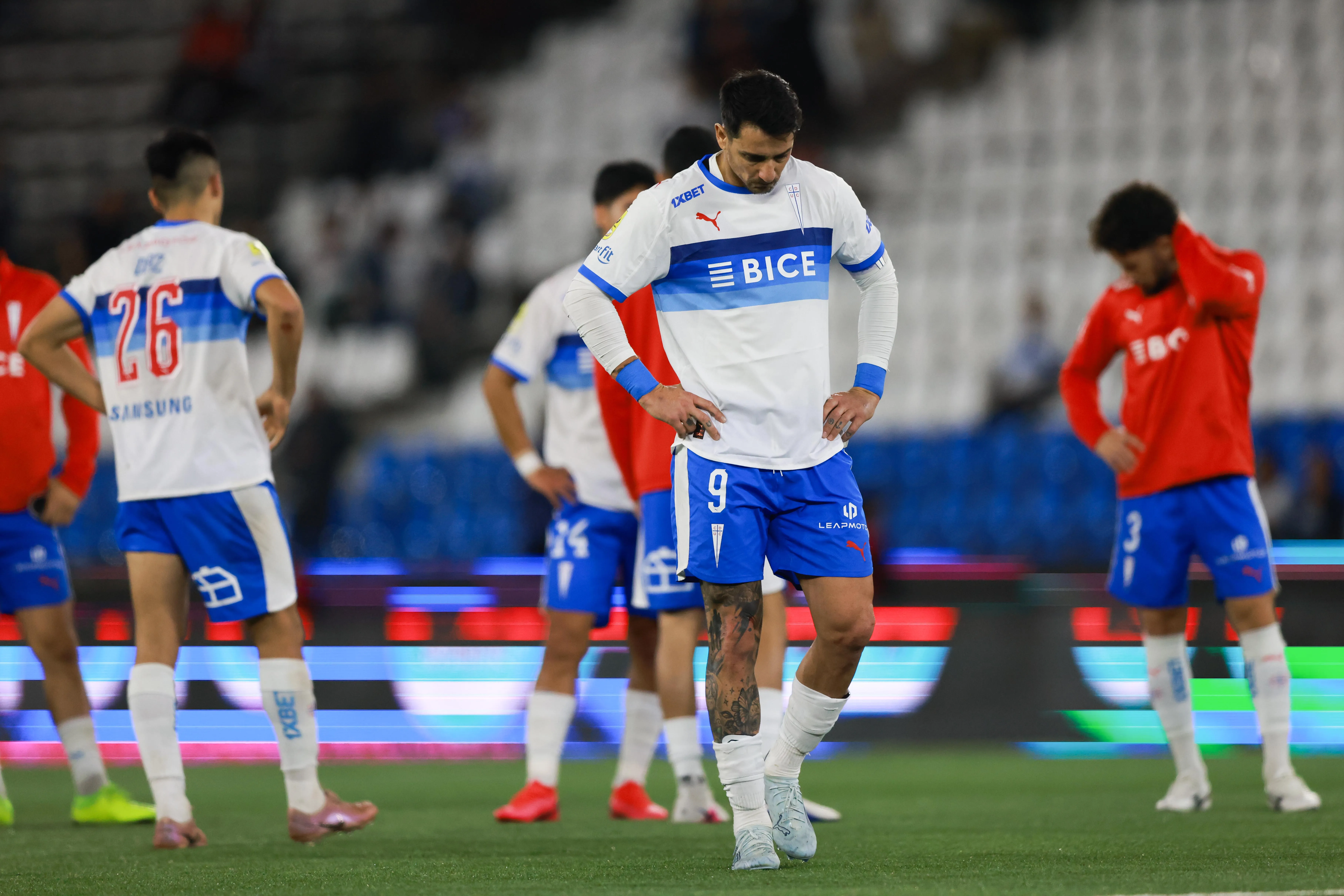 Universidad Católica está a detalles de quedar eliminado de la Copa de la Liga 2026. | Foto: Photosport.