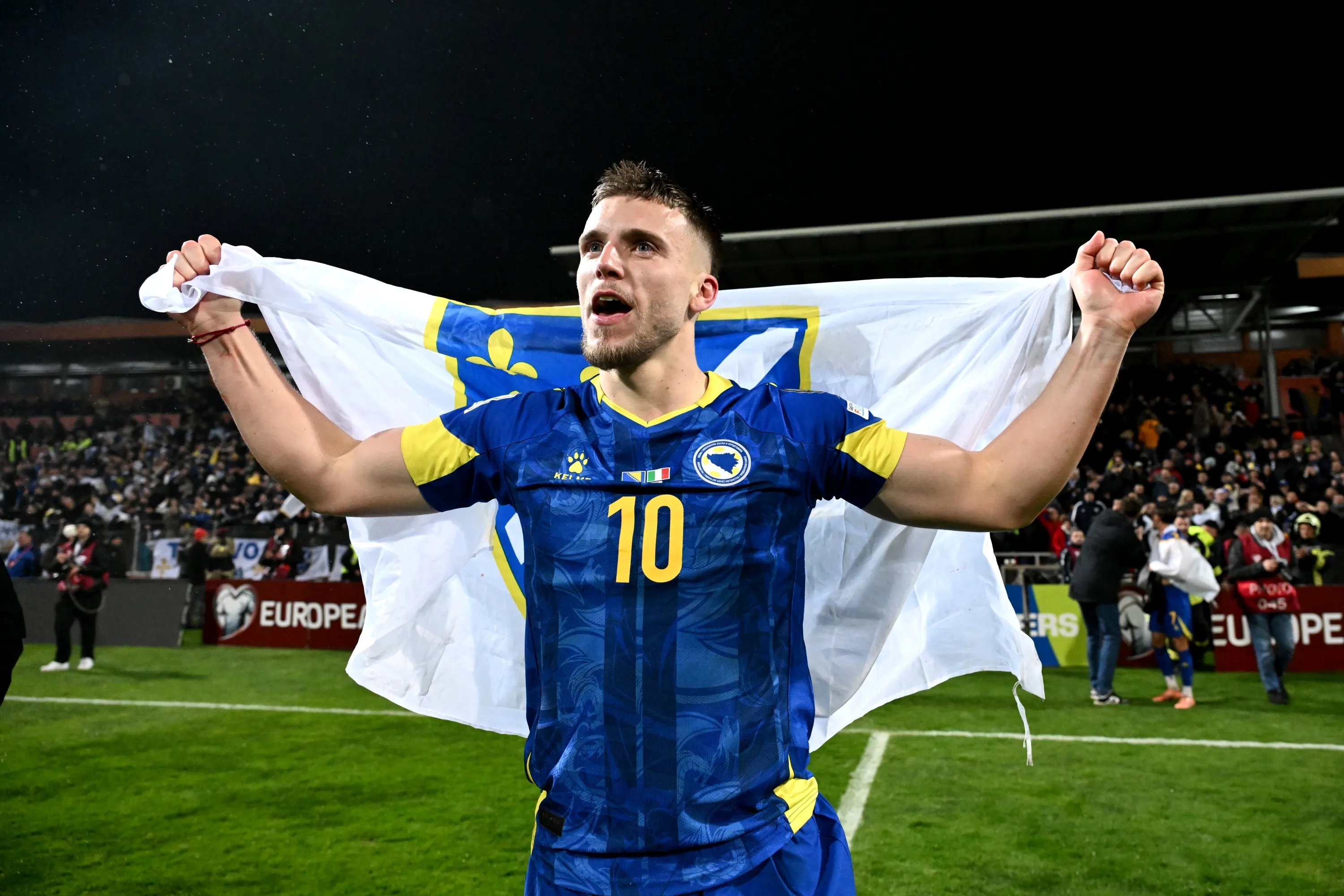 Demirovic celebrando la clasificación ante Italia | Getty Images