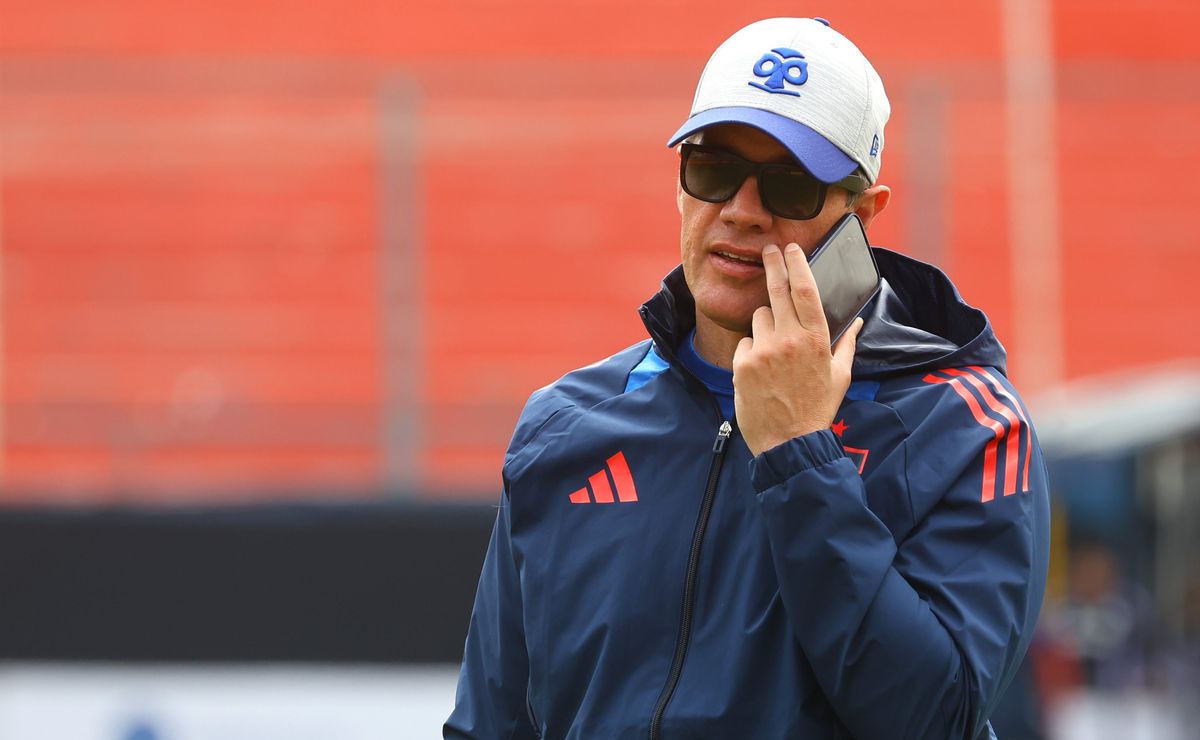 Michael Clark asiste a ver partido de U de Chile tras dejar la presidencia de Azul Azul