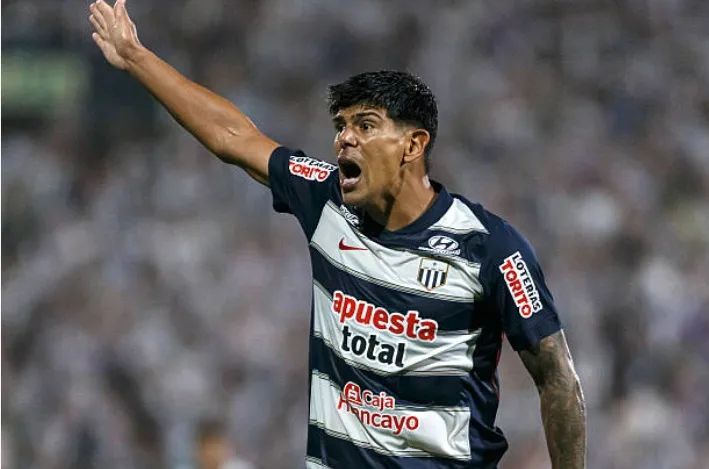 Esteban Pavez se erigió en un bastión del mediocampo de Alianza Lima. (Getty Images).