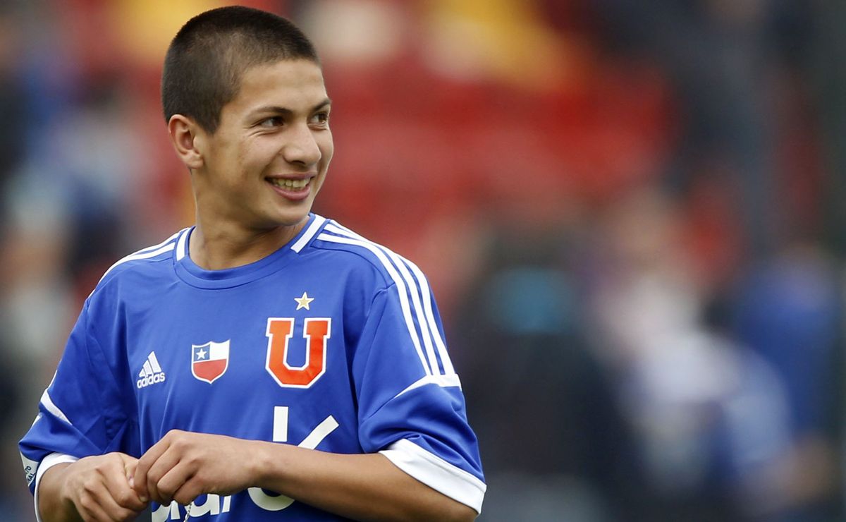 Debutó a los 15 años con un gol en la U de Chile de Sampaoli y liquidó a Antofagasta con un remate al ángulo